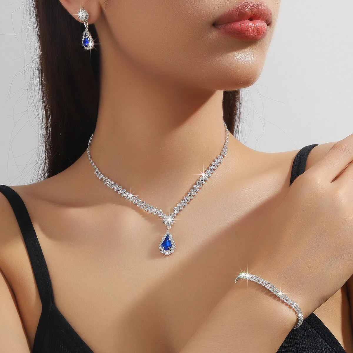 Claw chain necklace and earrings set with water drop rhinestones in blue colour