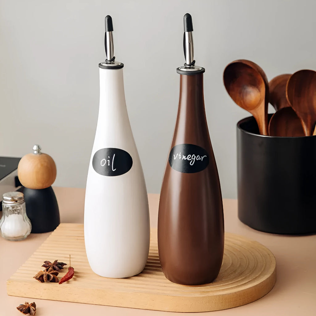 Ceramic kitchen oil pot with conical funnel for controlled pouring