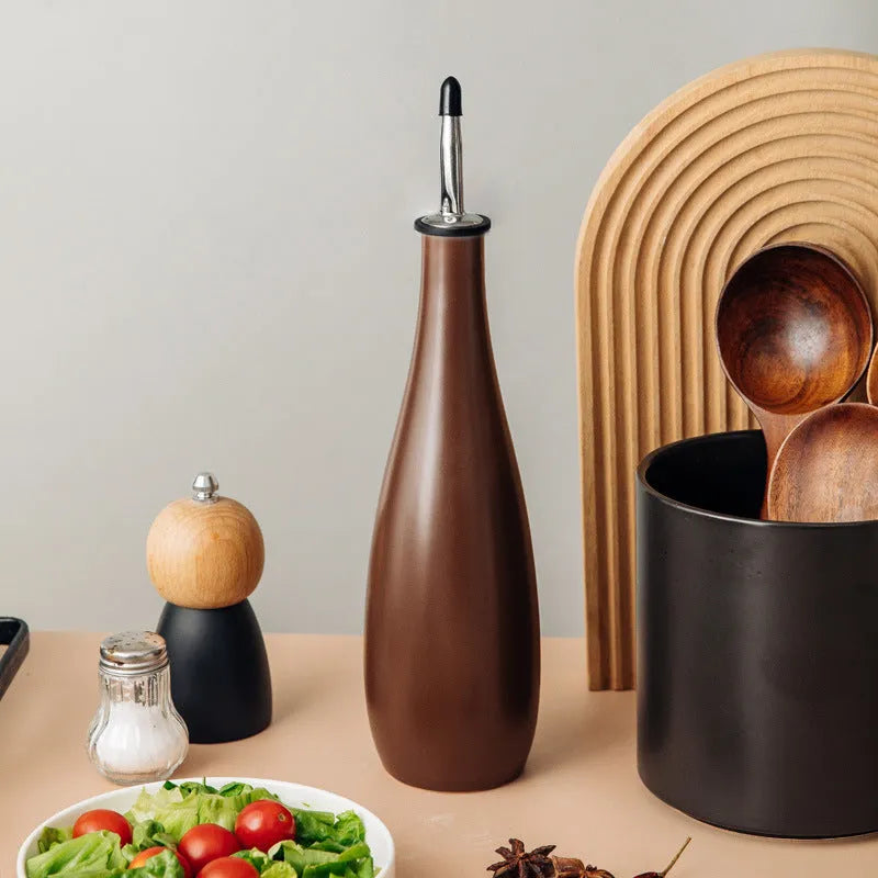 Ceramic kitchen oil pot with conical funnel for controlled pouring
