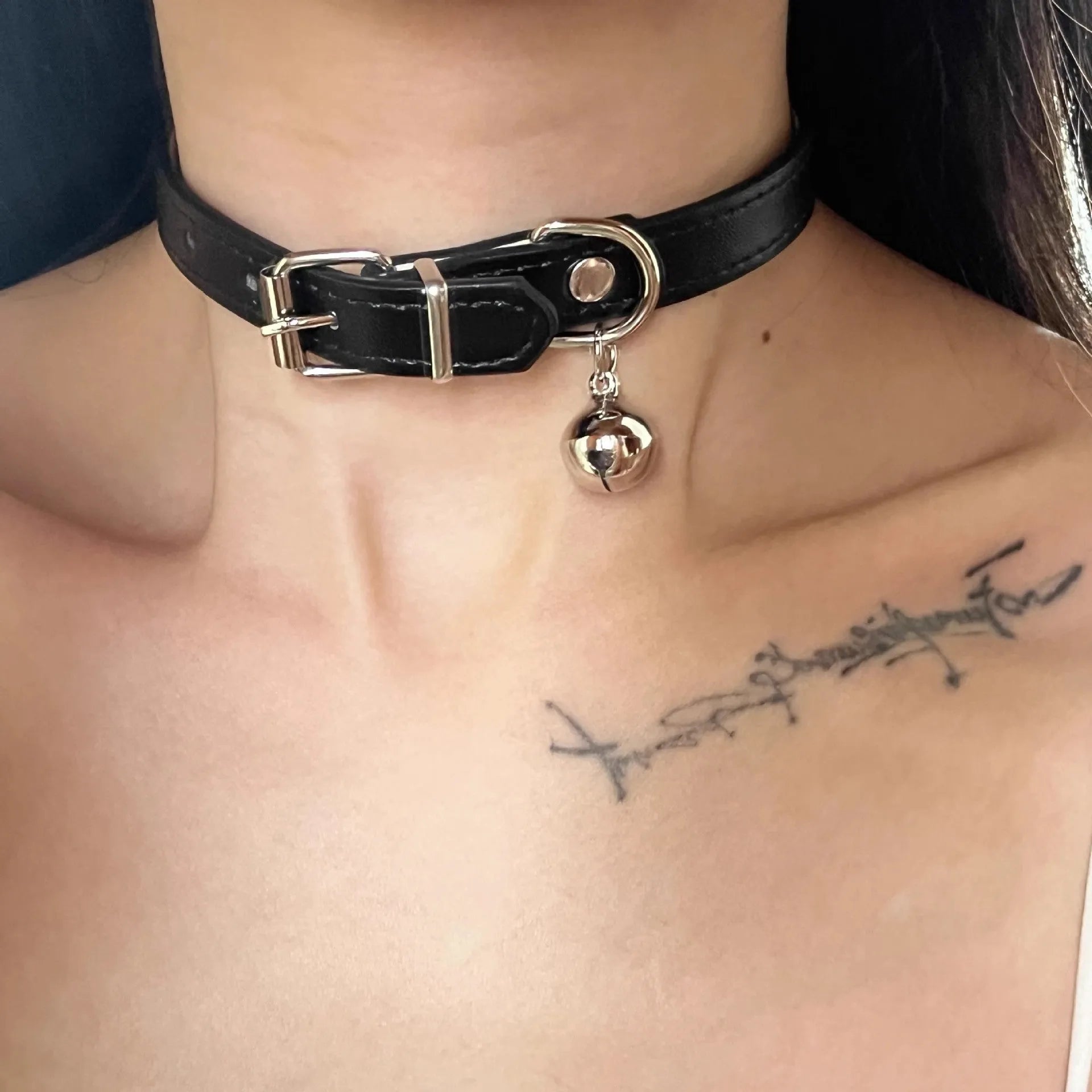 Black leather dog collar with bell pendant showing adjustable design from 21cm to 50cm perimeter