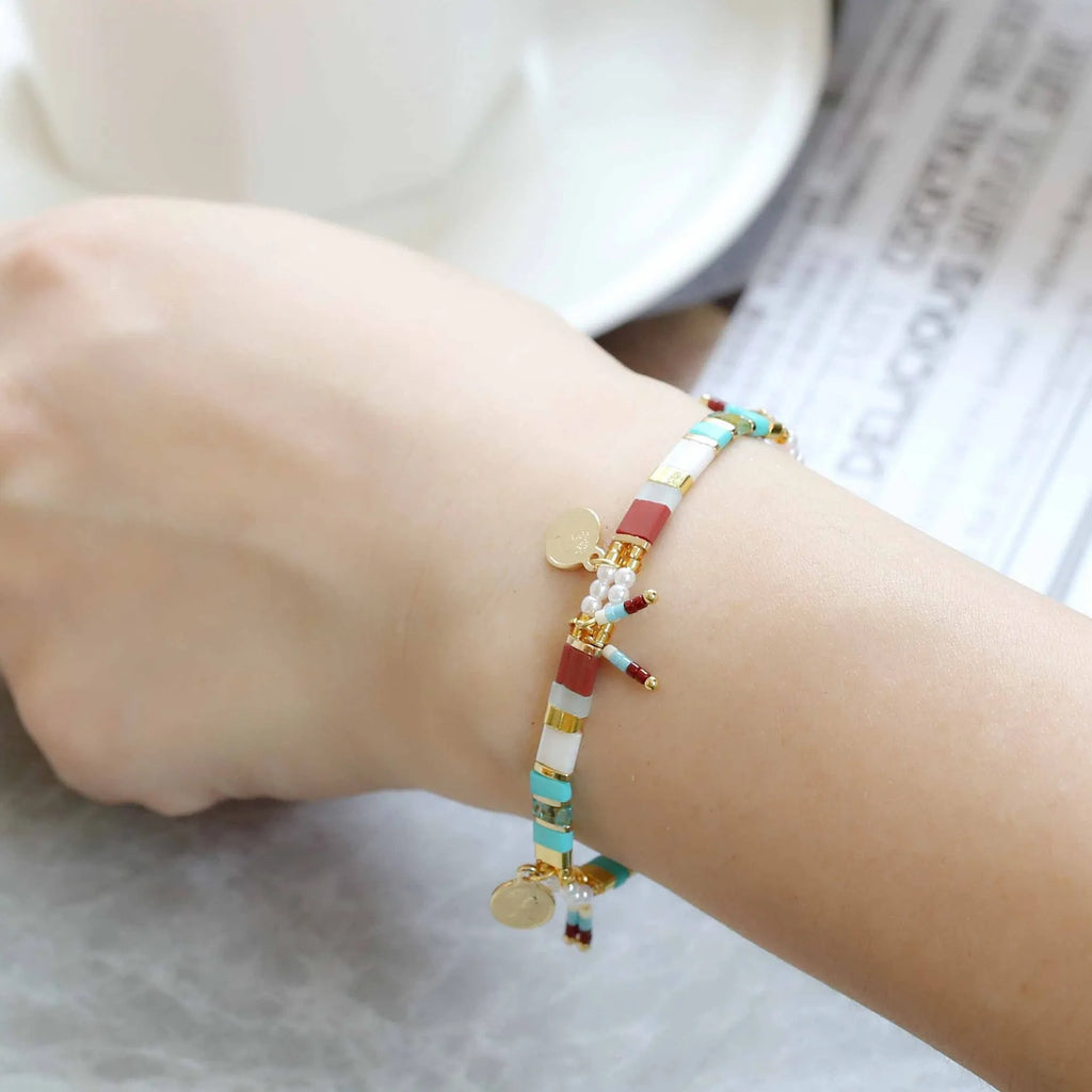 Women's handmade imitation pearl bracelet with glass coloured beads in original design