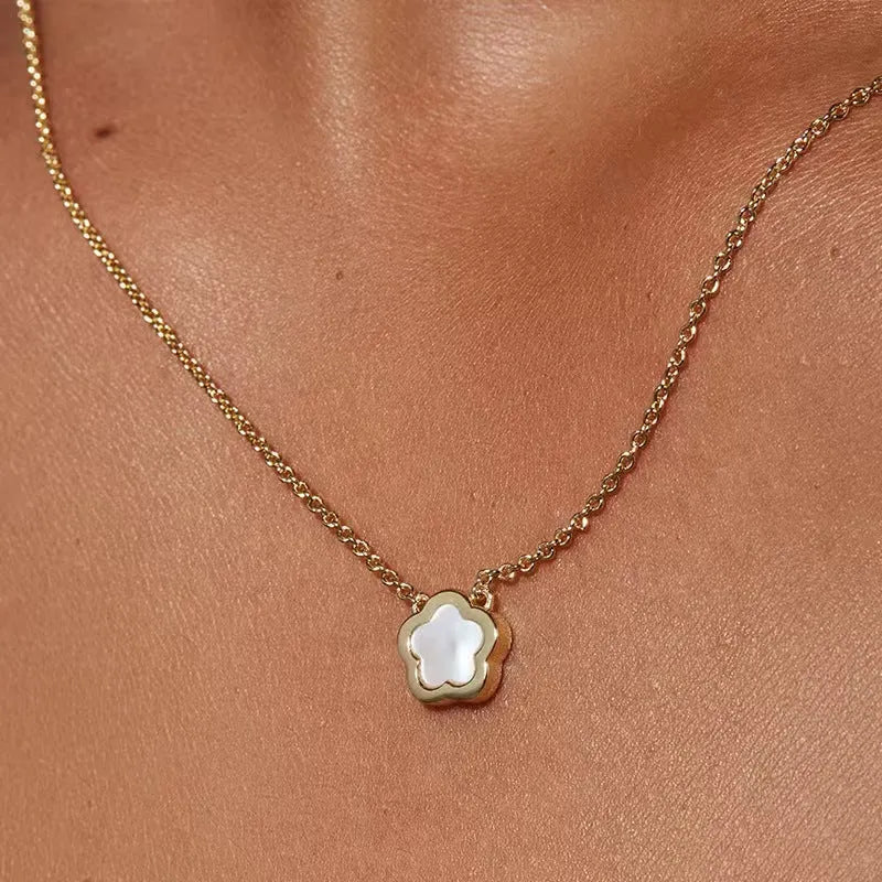 White mother of pearl shell flower necklace on O-chain in gold or silver finish