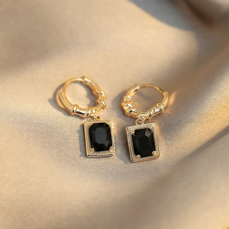 Geometric quadrilateral copper earrings with black zirconia centrepiece in French Court Retro style for women.