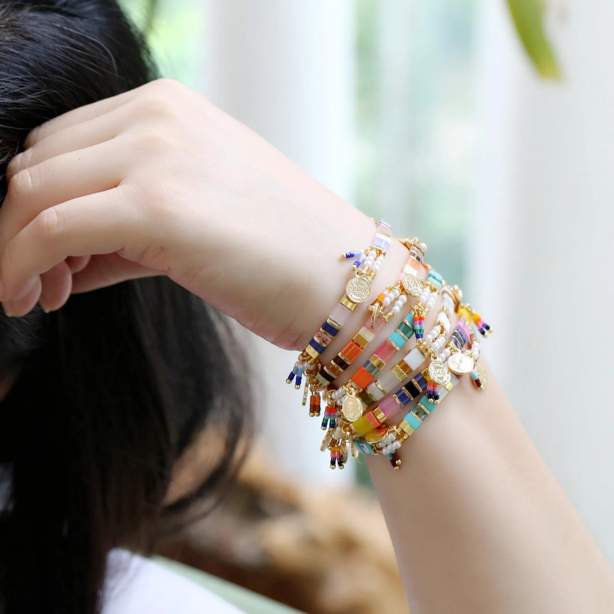 Women's handmade imitation pearl bracelet with glass coloured beads in original design