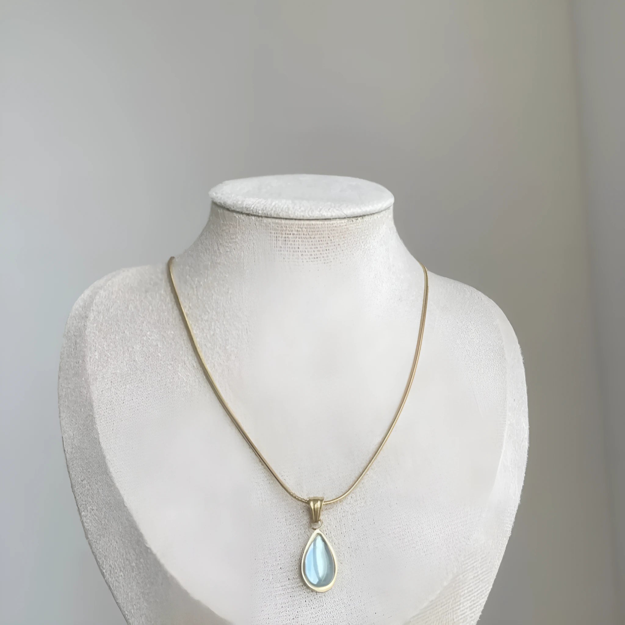 Retro blue and green water drop necklace with mixed gem inlaid pendant on titanium steel snake bone chain.