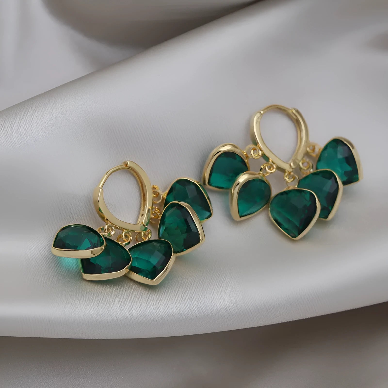 Green heart-shaped Korean style ear clip earrings with alloy gemstone detail on copper
