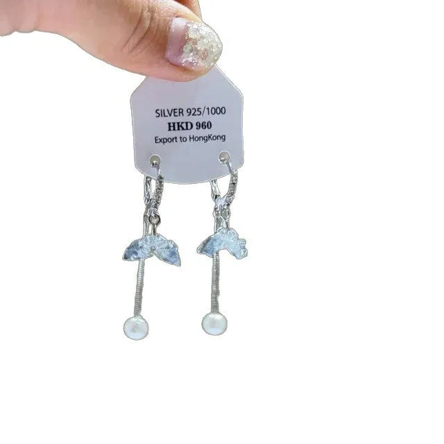 Geometric heart-shaped women's earrings with rhinestones, star charms and a dangling tassel.