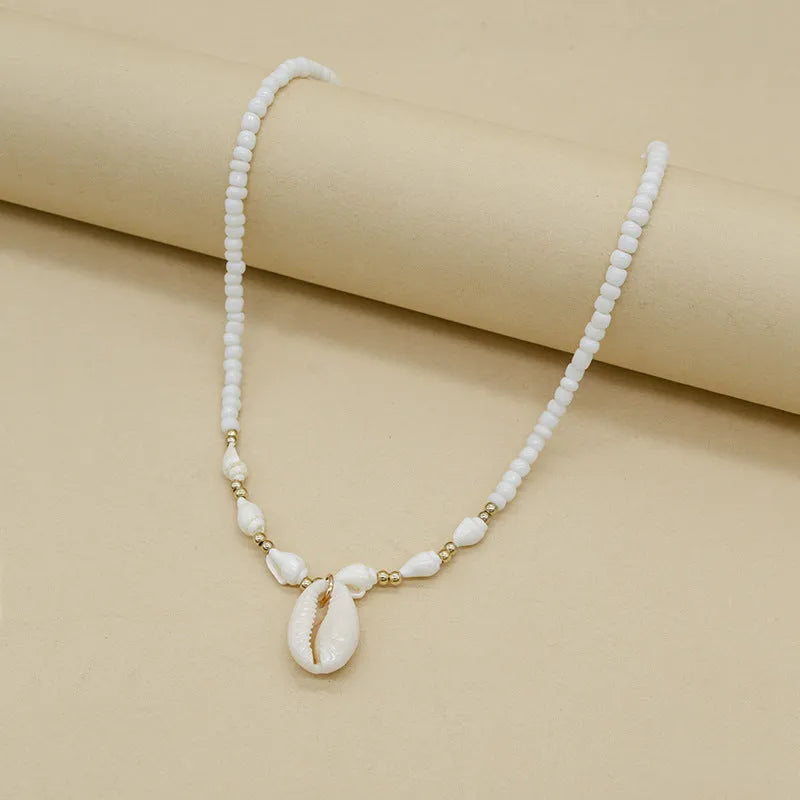 Cold Wind Design conch white bead necklace with mother pearl shellfish pendant