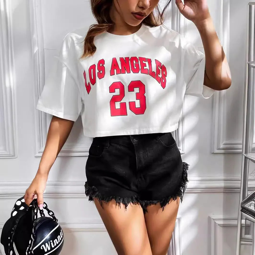 Black cotton t-shirt with white English letter printing, loose fit with exposed navel design