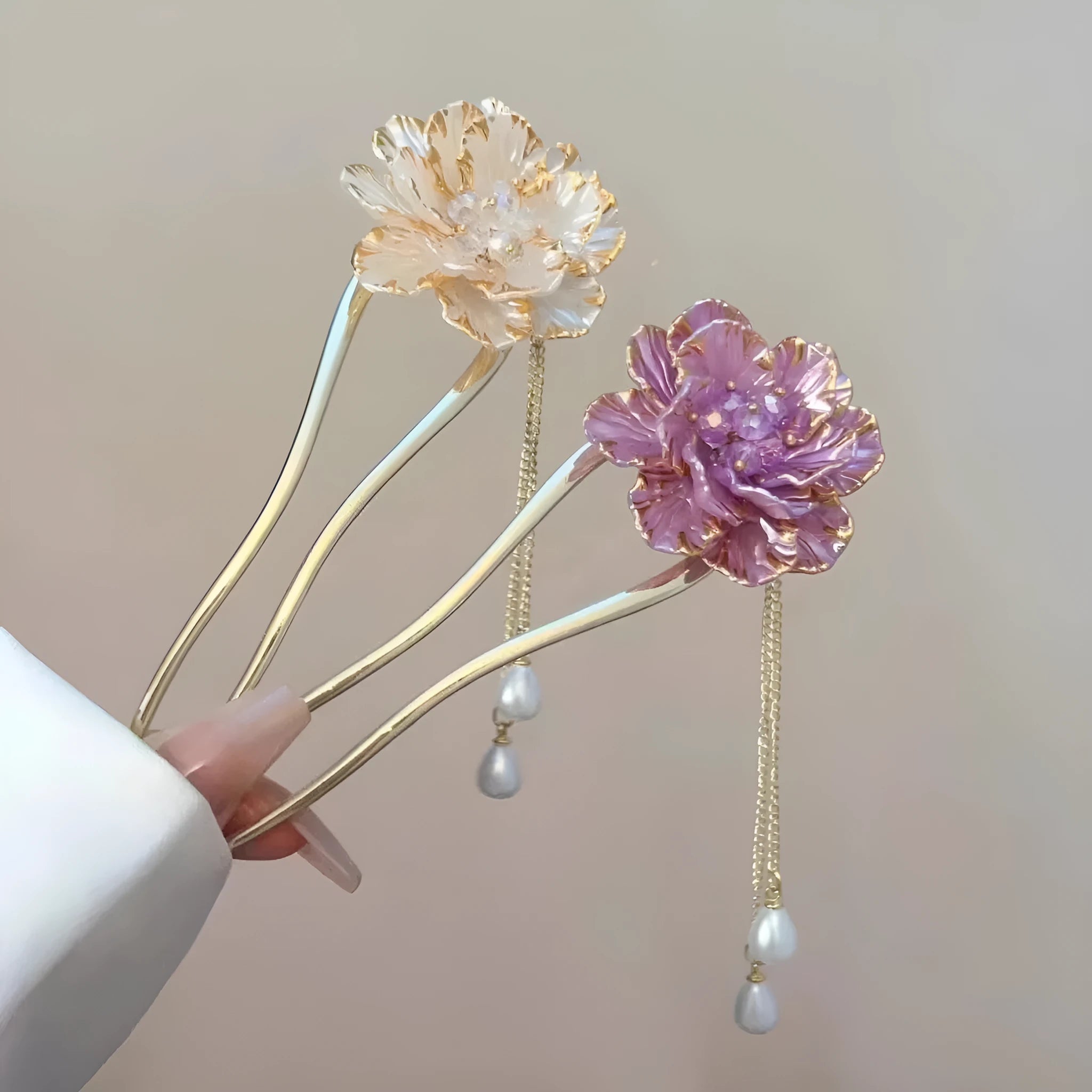 Retro peony flower tassel U-shaped hairpin in alloy with purple and white colour options