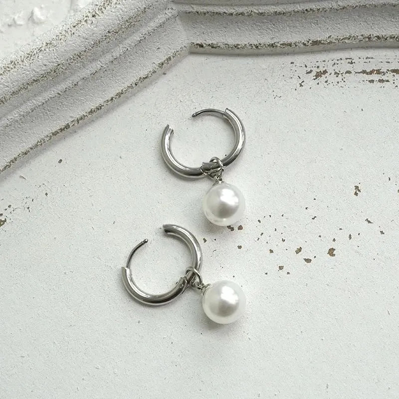 Pair of women's geometric pearl eardrops with titanium steel alloy and round elements in hip hop style