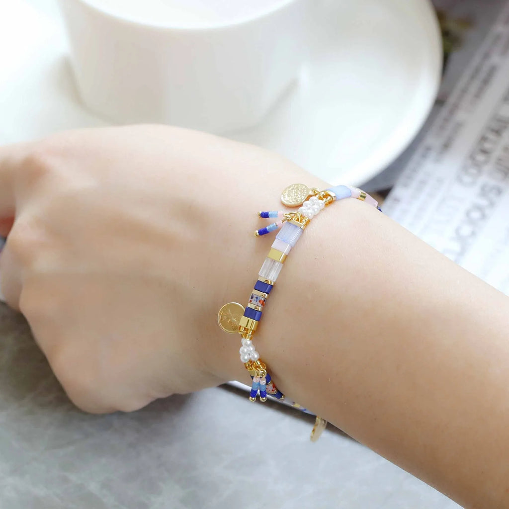 Women's handmade imitation pearl bracelet with glass coloured beads in original design