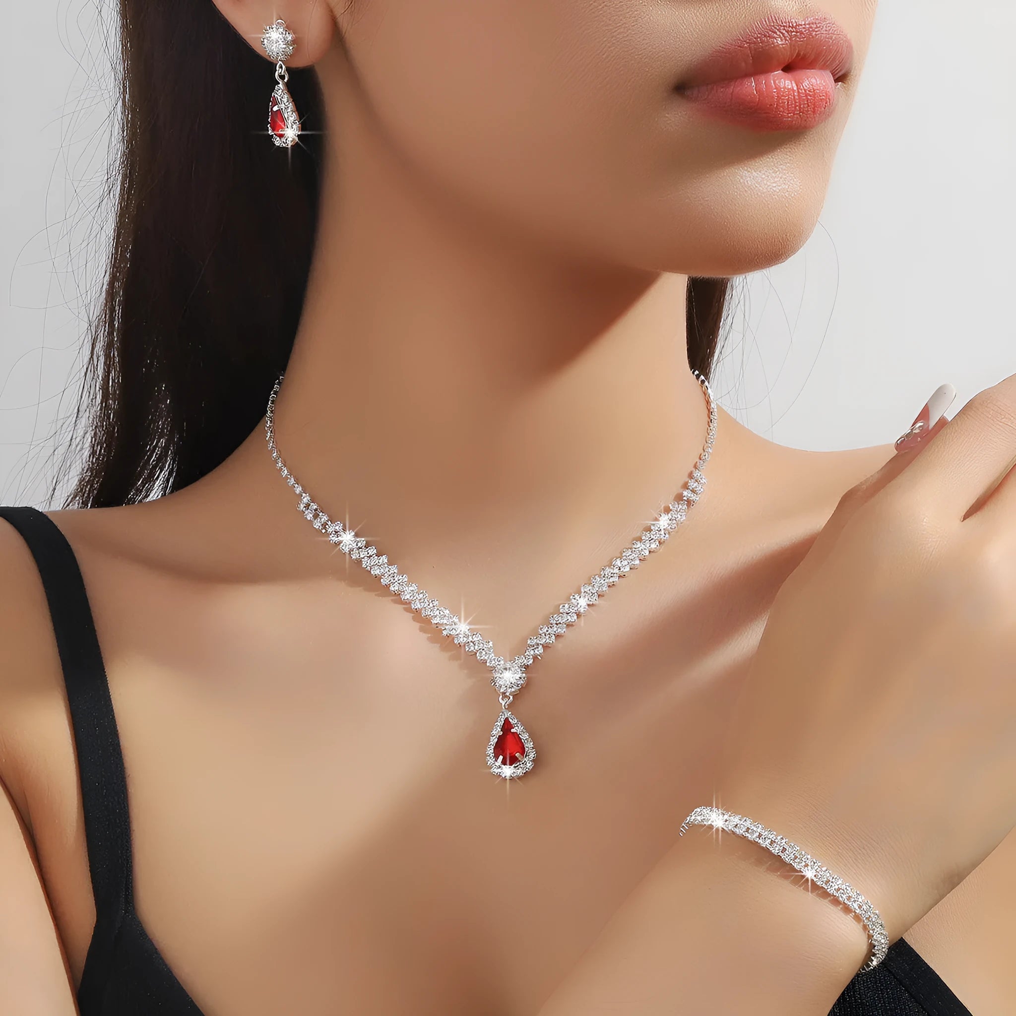 Claw chain necklace and earrings set with water drop rhinestones in blue colour