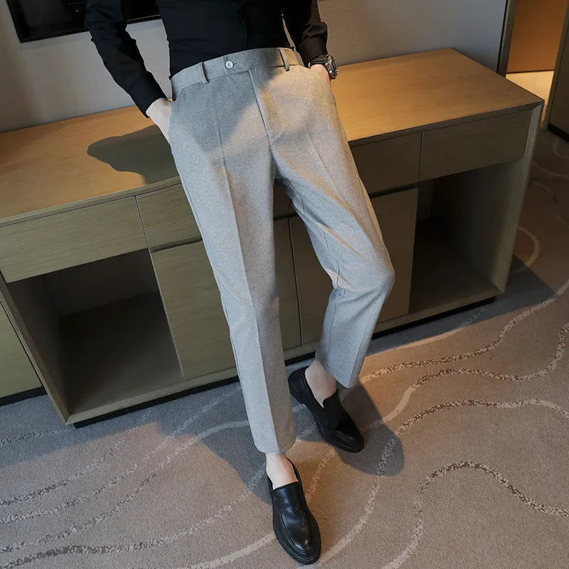 Men's straight fit corduroy trousers in Retro Brown colour with elastic waistband.