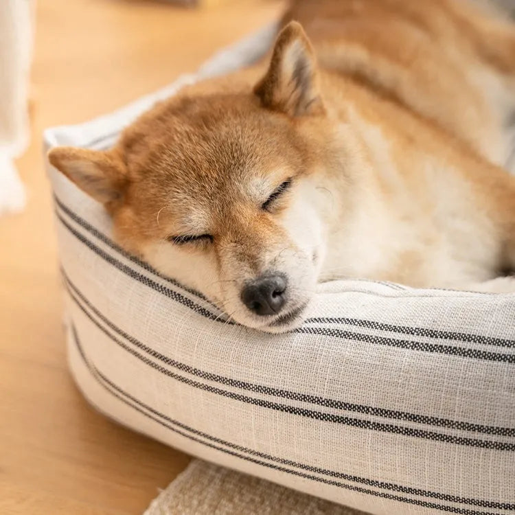 Classic Red dog kennel mat with cotton and linen cover and pp cotton filling, sizes M and L