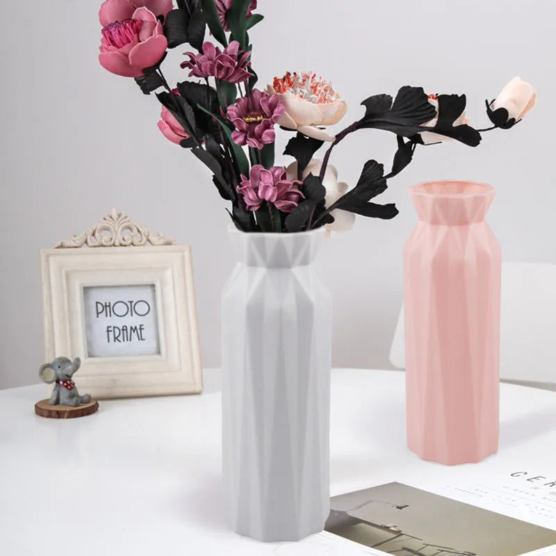 Green drop-resistant melamine plastic vase with 7.2cm base on a wooden desk.