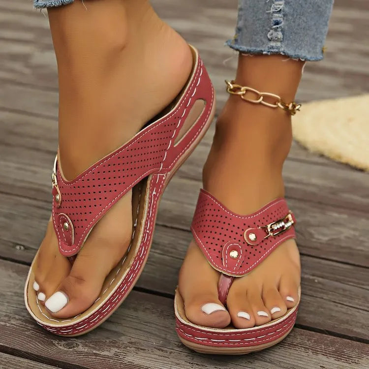 Women's retro flip-flop sandals in light brown with herringbone pattern on strap and EVA sole.