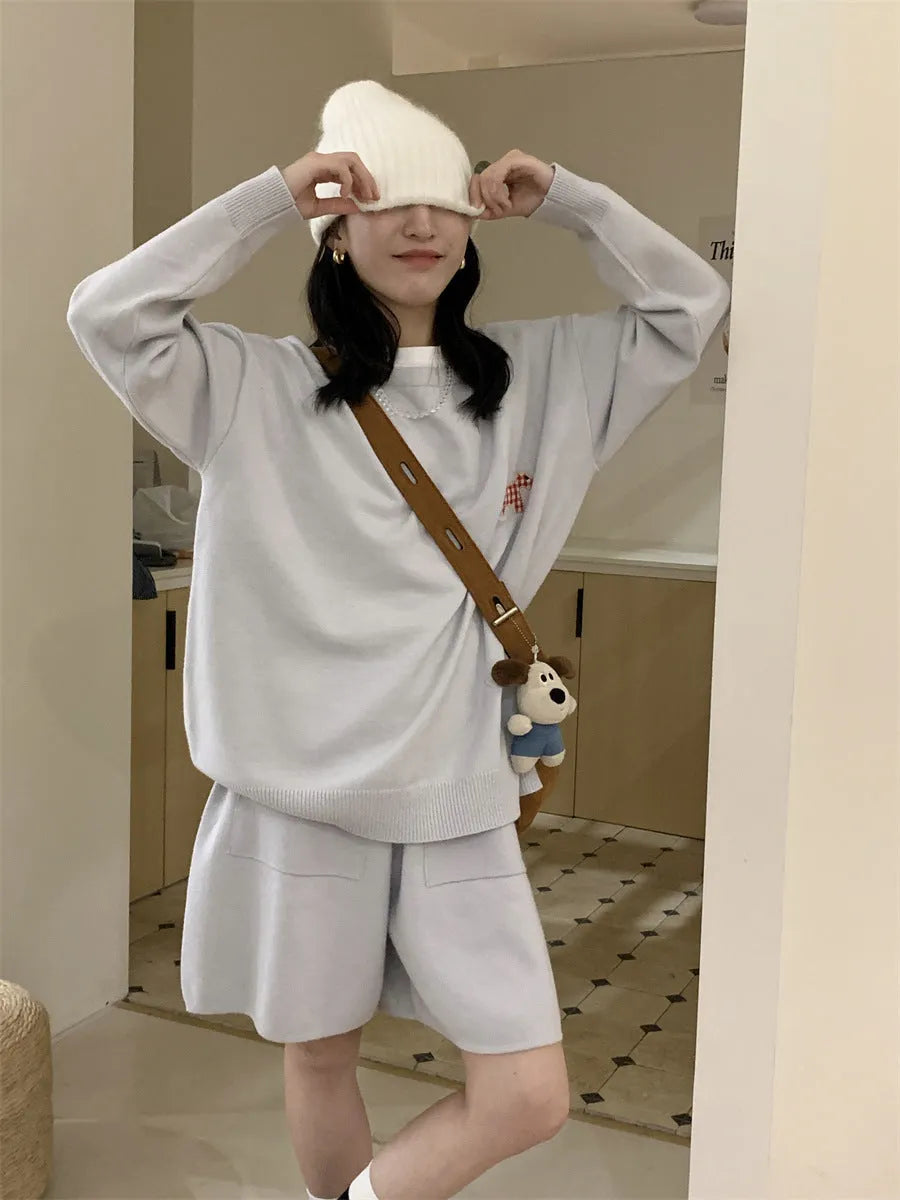 Women's milk blue casual knitted sweater and shorts suit with animal embroidery pattern