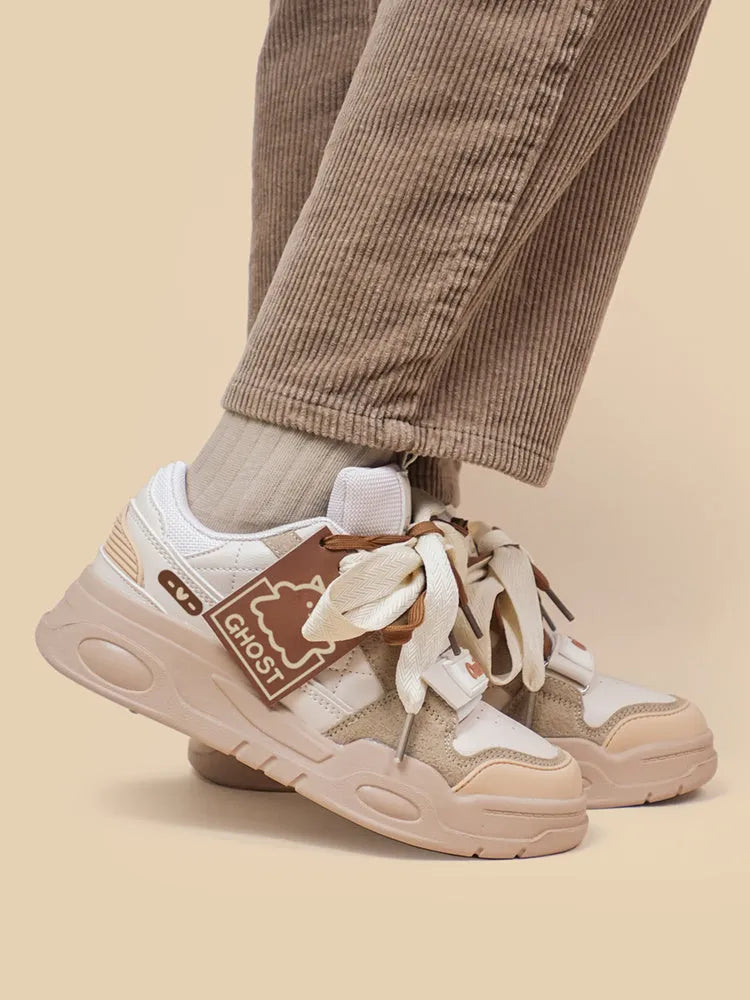 White women's lace-up board shoes with flat heel, microfibre upper, cloth lining and thick composite sole
