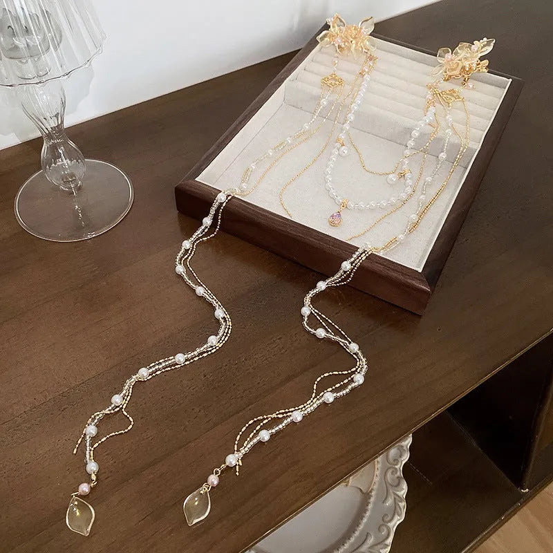 Gold-colour acrylic hairpin with pearl and diamond elements and long tassel design