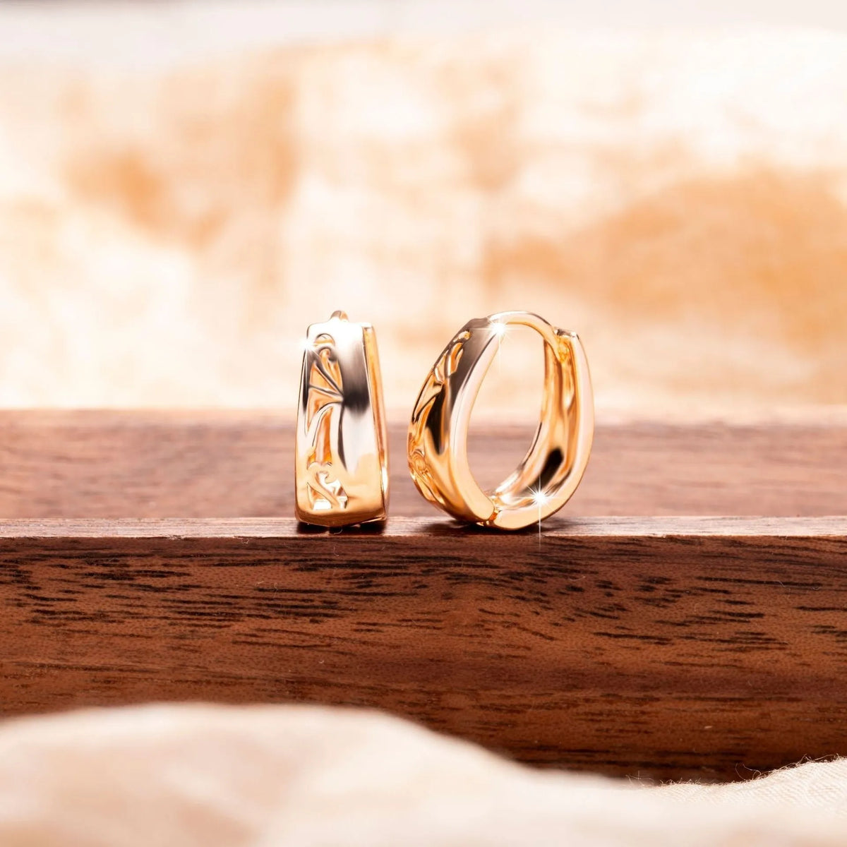 Rose gold U-shaped hollow carved women's earrings made from electroplated copper, one pair.