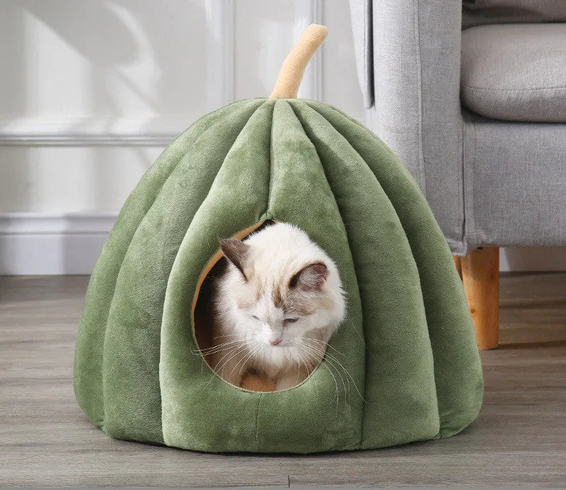 Winter enclosed pumpkin pet bed in orange coral fleece for cats and small dogs, 40x40x35cm and 50x50x40cm