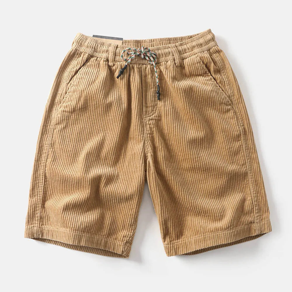 Men's khaki retro American-style cargo shorts with straight-leg cut and cargo pockets
