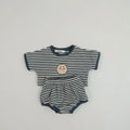 Cotton striped short-sleeved T-shirt and bread shorts infant two-piece suit in red on baby model