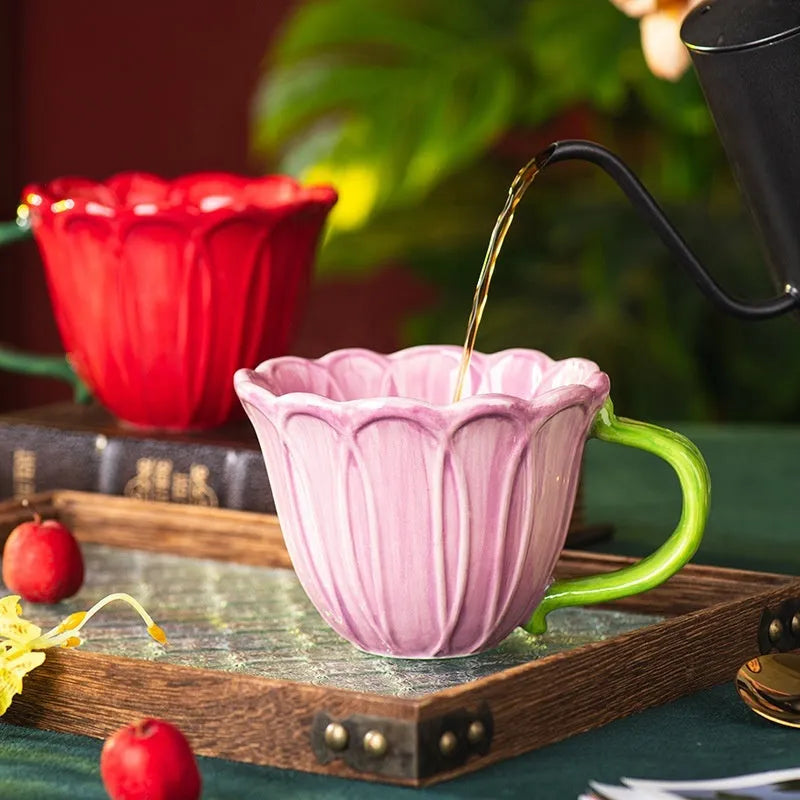 Ceramic breakfast cup with floral pattern, 500ml capacity, in red or purple pastoral style.
