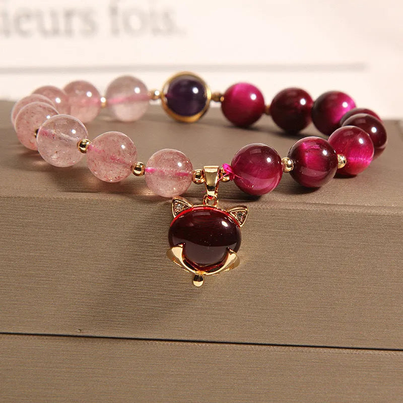 Women's strawberry crystal bracelet with elastic rope measuring 18cm in simple design