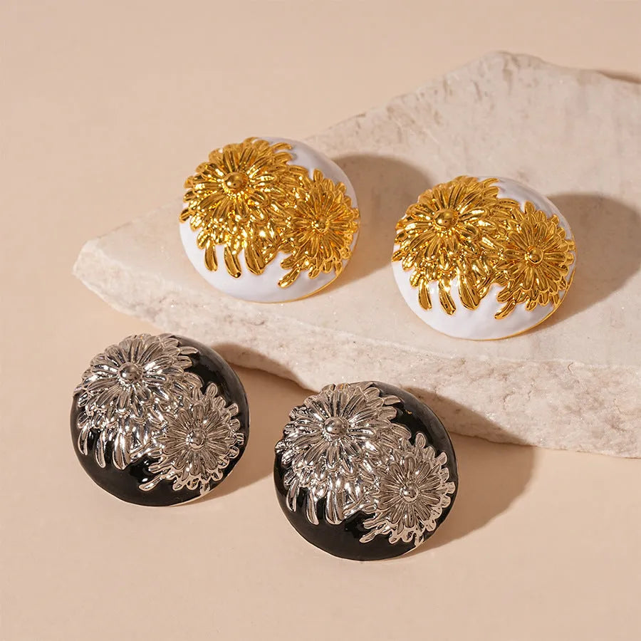 Vintage print round stud earrings with silver needle, alloy body, gold or silver printed finish, 1 pair