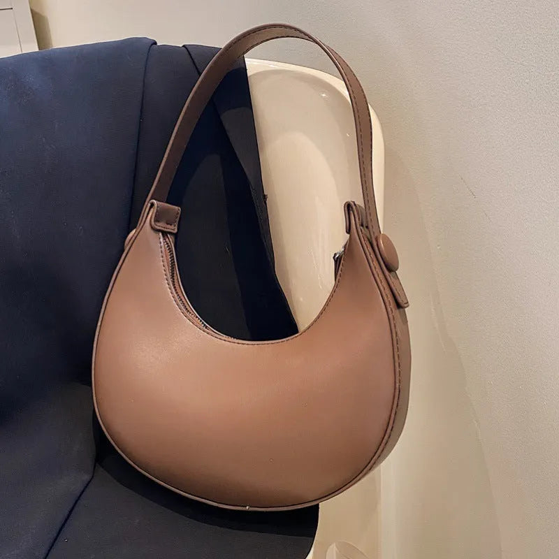 Retro dumpling-shaped women's shoulder bag in PU leather with sandwich pocket design