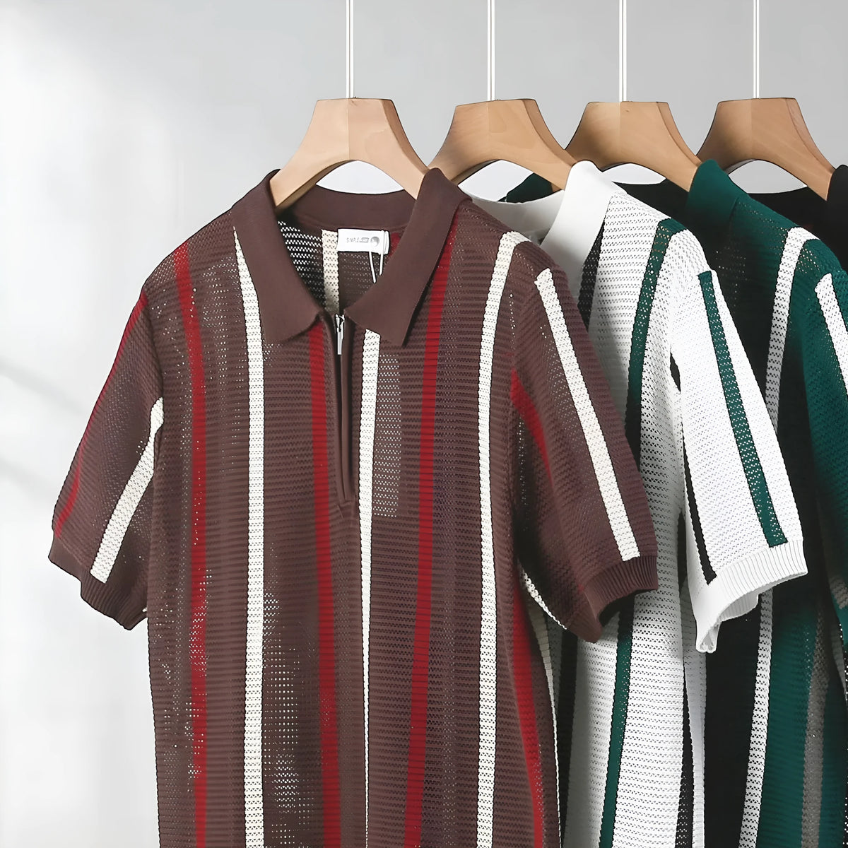 Short-sleeved loose-fit polo shirt with mesh knit fabric and zipper decorations.