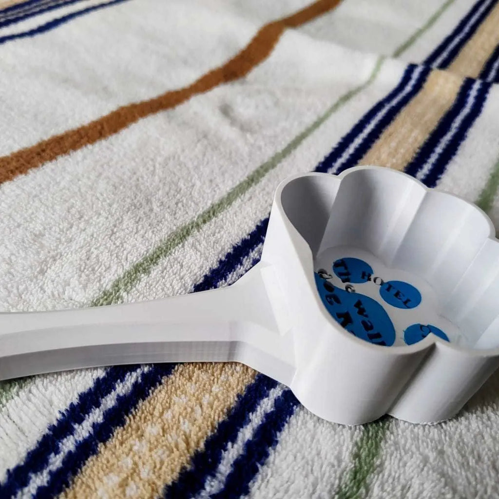PLA cat paw pet food scoop in white and blue colour on surface