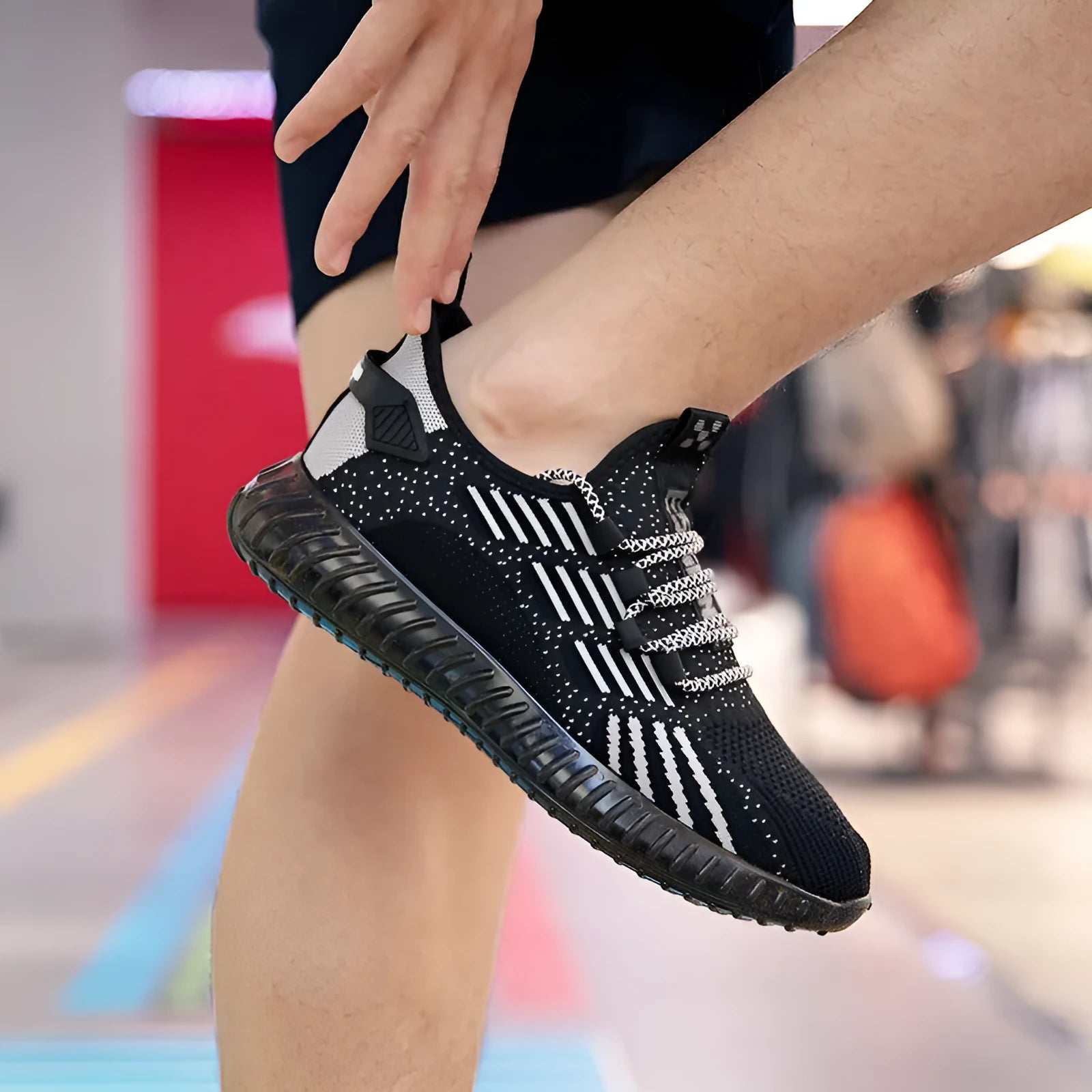 Men's white breathable flying fabric sports shoes with round toe and platform heel
