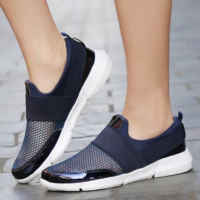Women's low-top casual sneakers in blue, with mesh material and a light-coloured PU midsole.