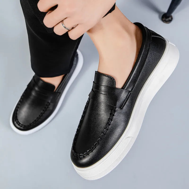 British-style men's casual leather shoes with round toe in white, black and white, and khaki colour options
