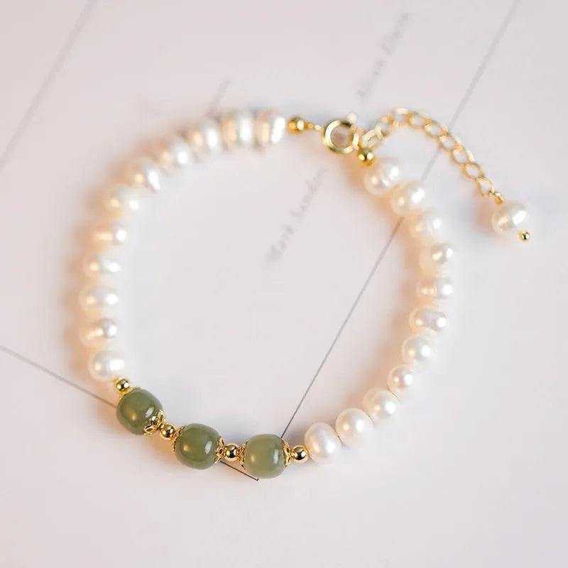 Diamond-shaped freshwater pearl bracelet in Hetian jade colour with electroplated finish