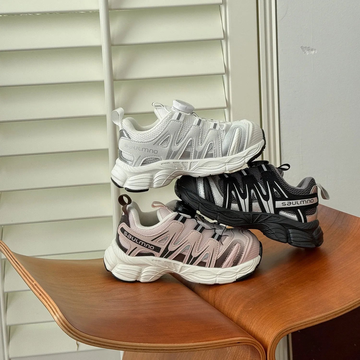 Breathable PU leather mesh casual shoes in beige, black and pink colours