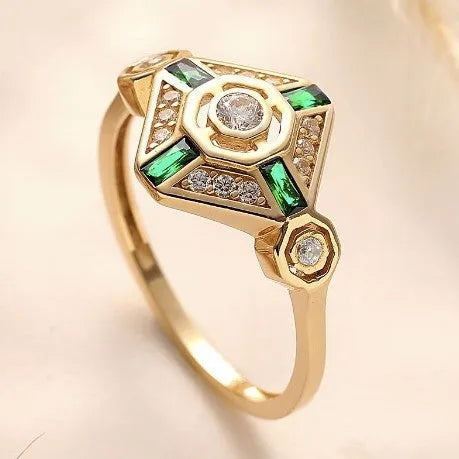 Geometric square emerald diamond ring in lvzuan colour on a model's hand.