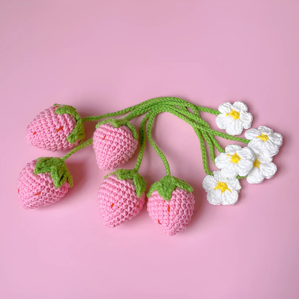 Wool crochet woven strawberry pendant necklace measuring 35cm with knitted wool construction
