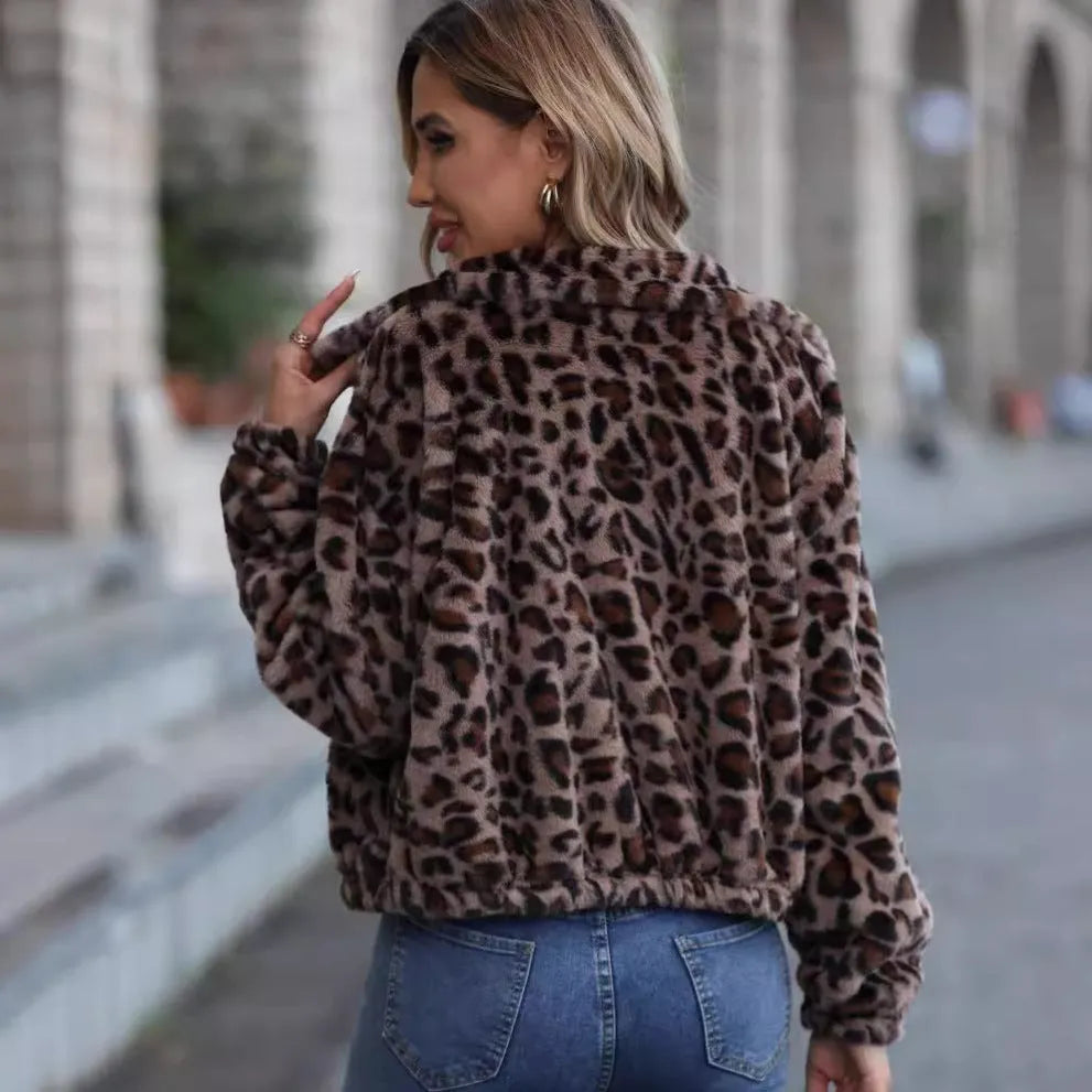 Women's loose-fitting leopard print plush coat with front zipper and raglan sleeves.