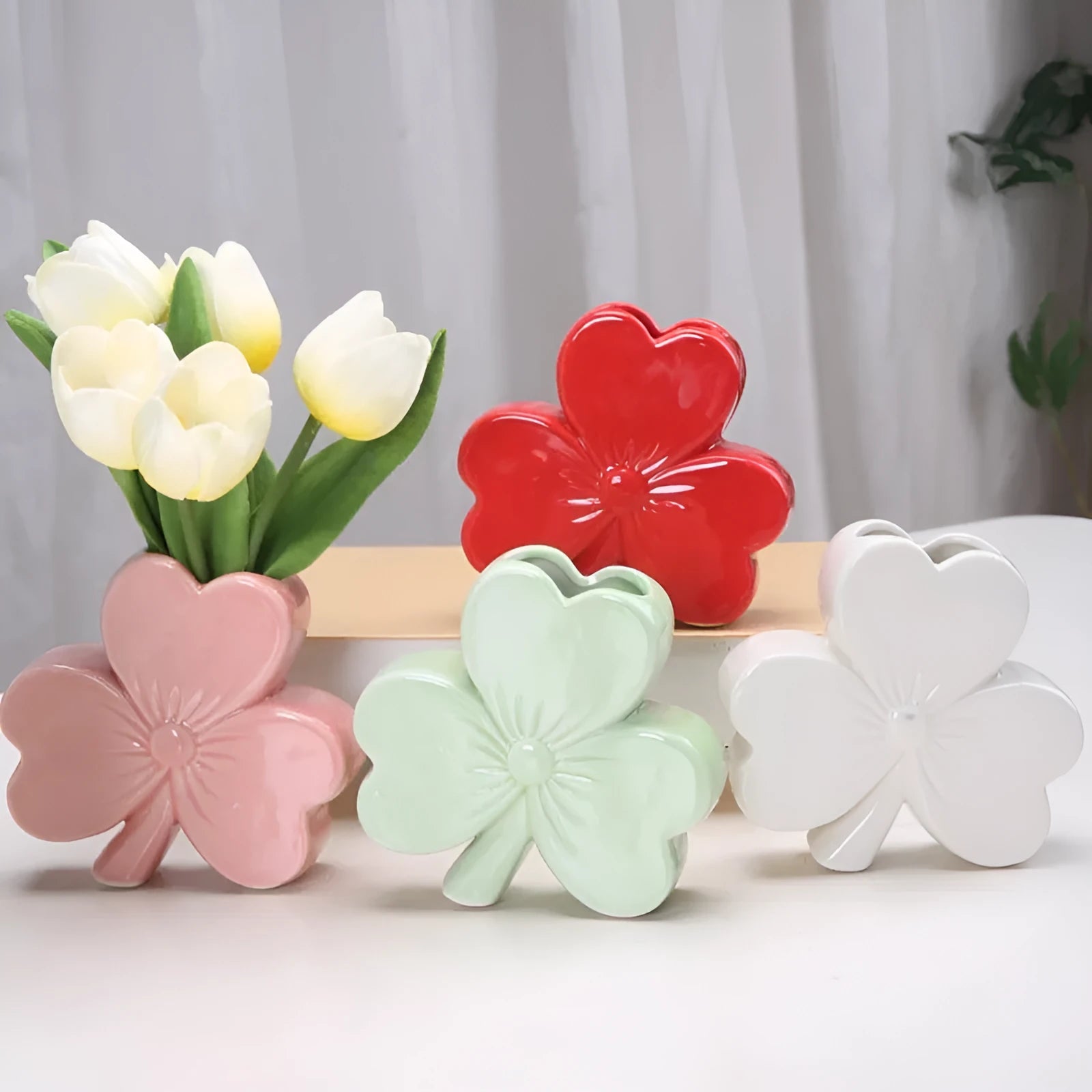 European-style white porcelain ceramic vase in pink, red, light green or white colours