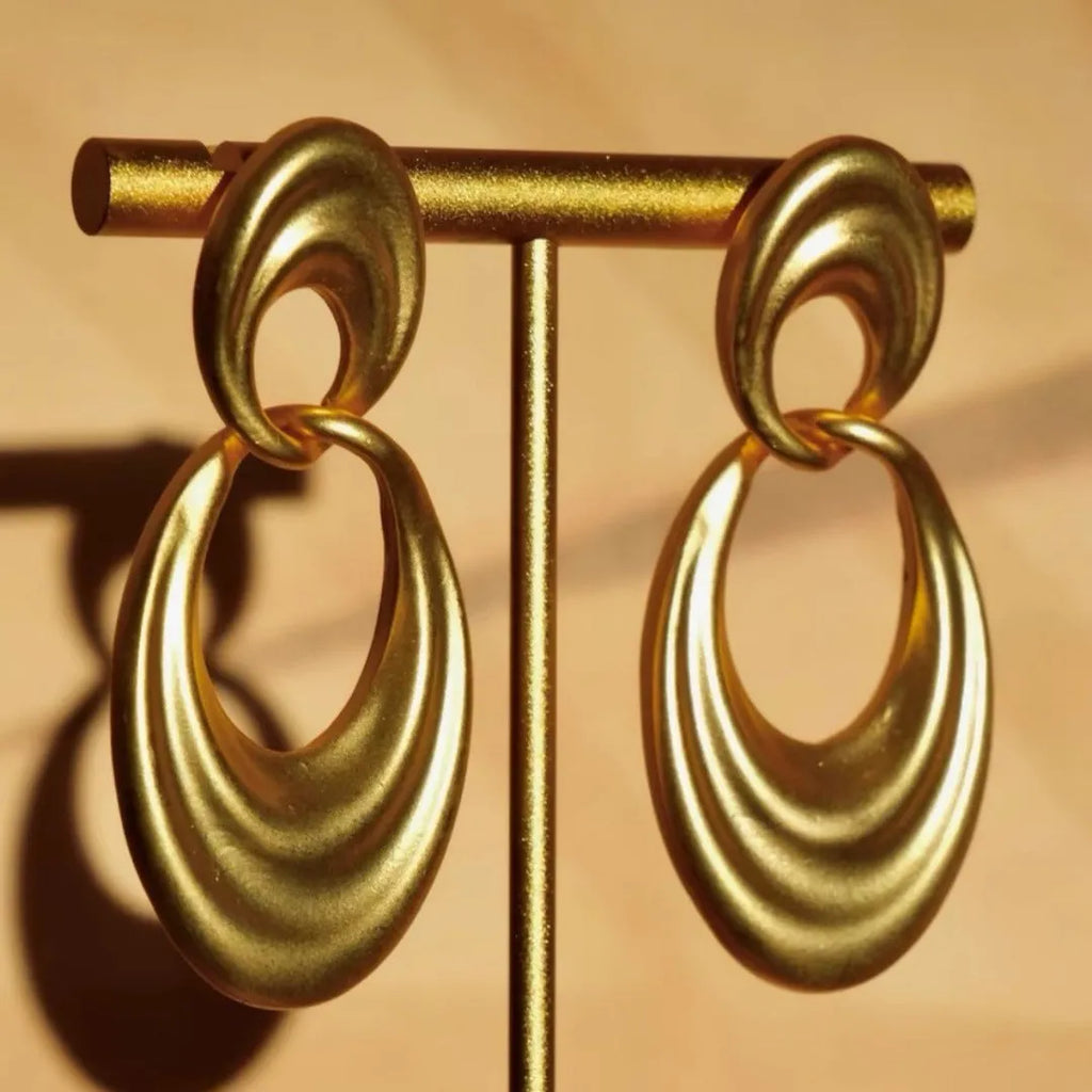 Double circle French retro earrings in plain gold finish with copper construction