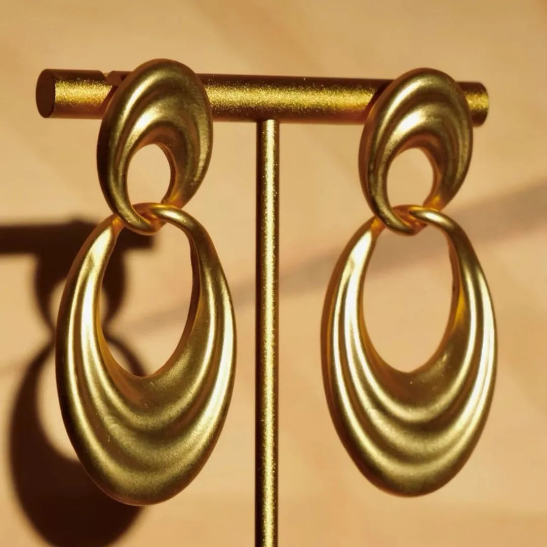 Double circle French retro earrings in plain gold finish with copper construction