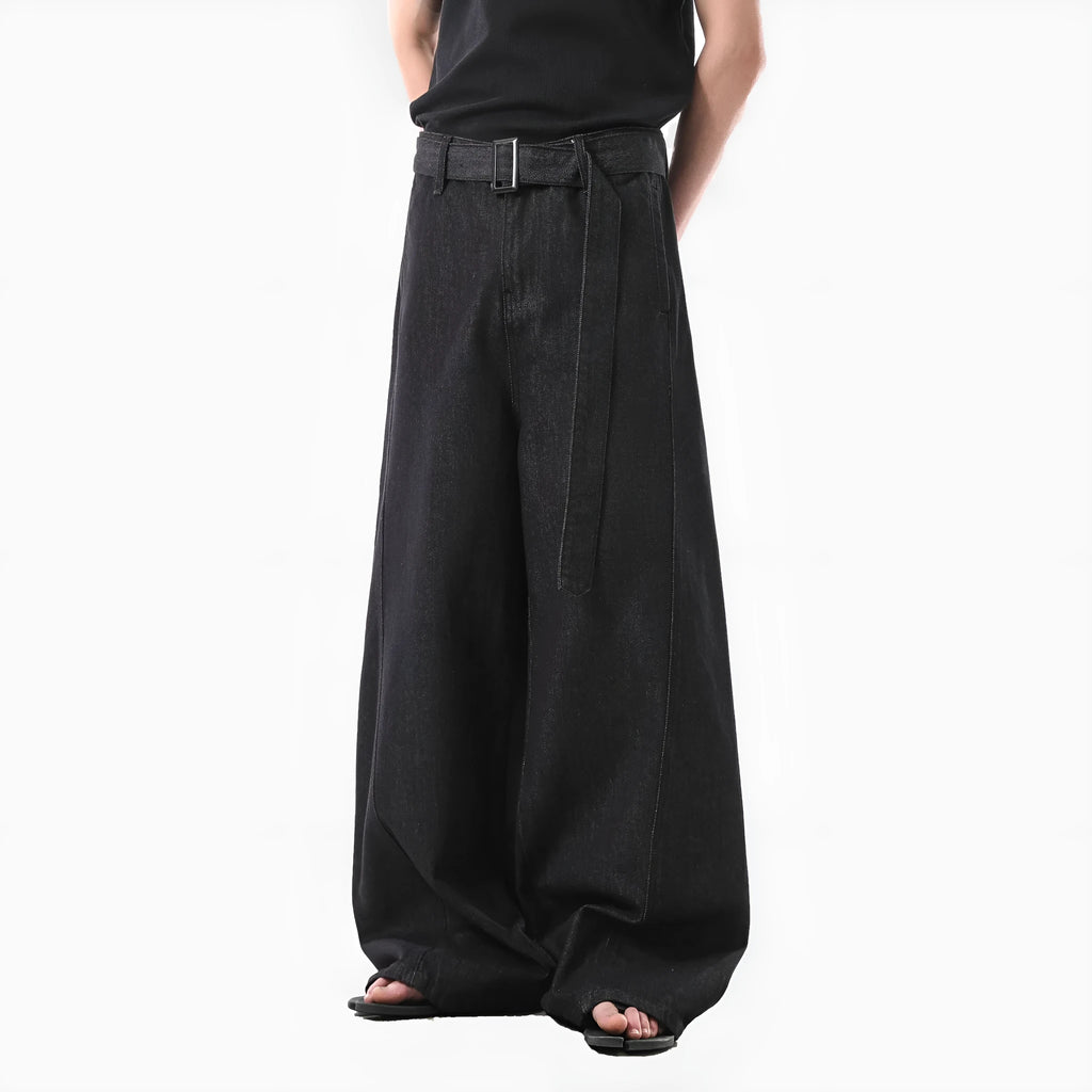 Black straight-leg jeans with high waist, gold detailing and American retro style
