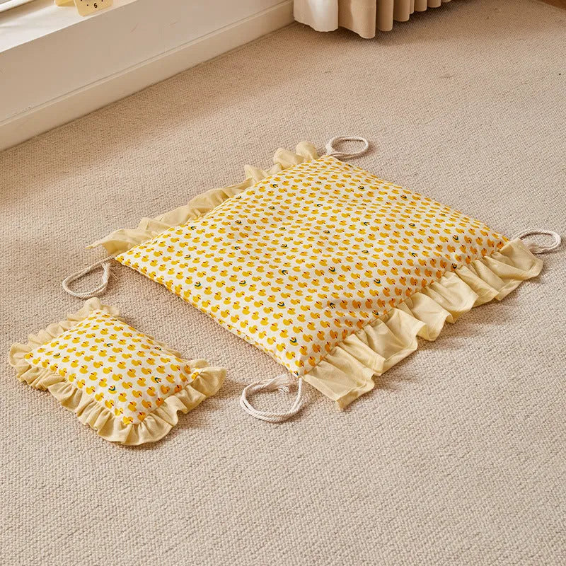 Wooden dog bed with breathable fabric in multiple colours for medium and large dogs all seasons