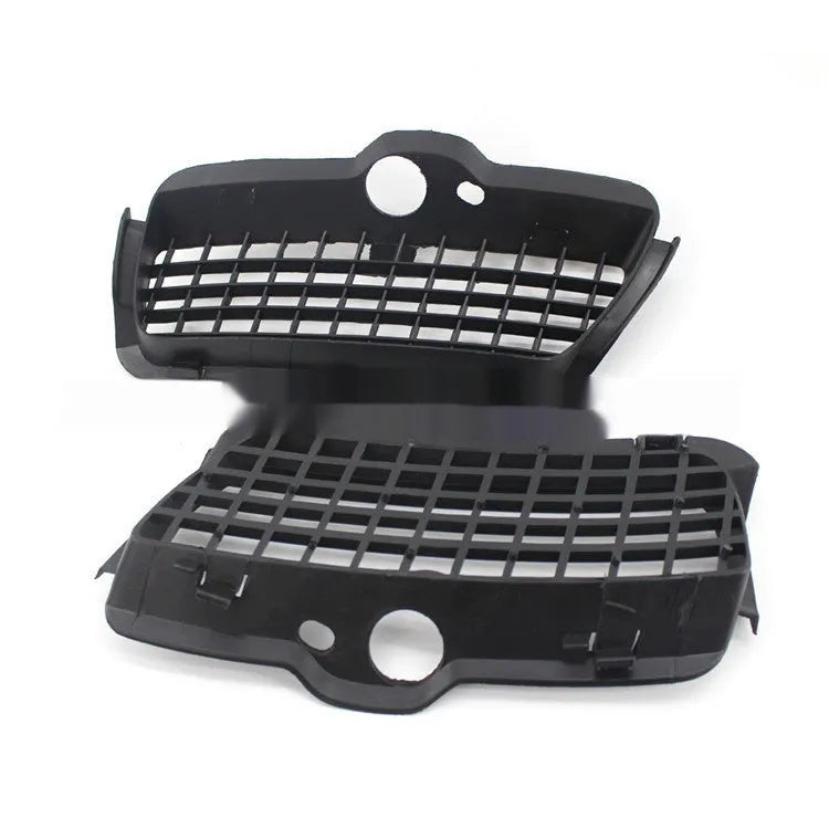 Black ABS plastic fog light cover and lower grille assembly for Volkswagen Golf 3 front bumper.