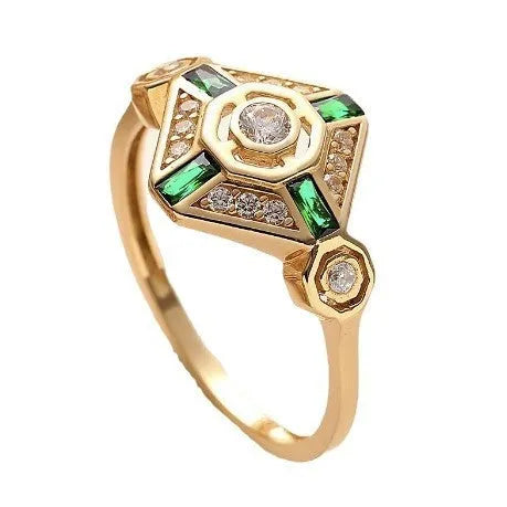 Geometric square emerald diamond ring in lvzuan colour on a model's hand.
