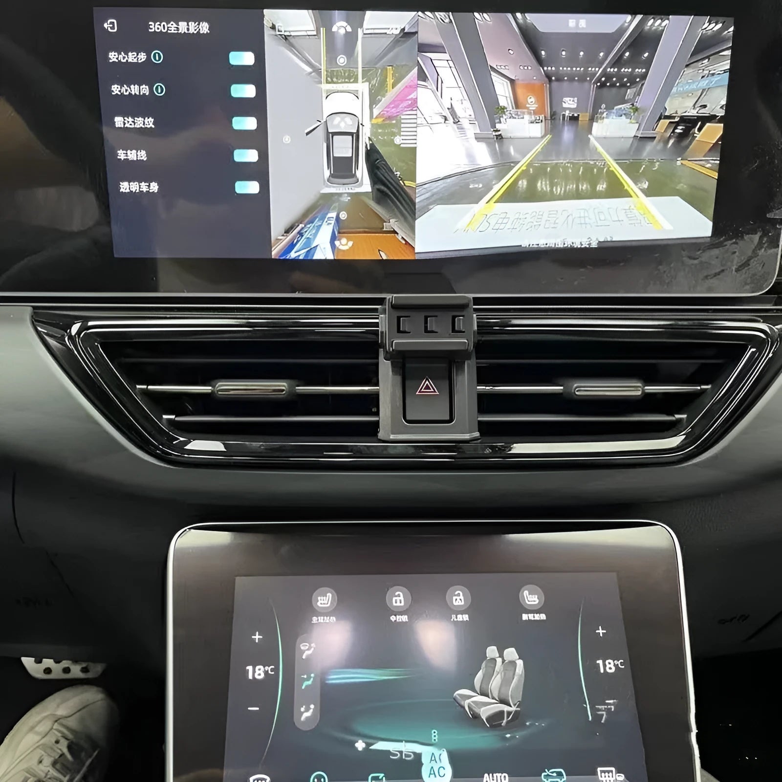 Goodway car dashboard mobile phone bracket showing 360-degree rotation mechanism on compatible vehicle